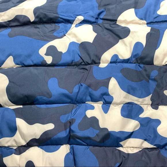 NWOT Blue Camouflage Puffer Vest Size 10 - Picture 2 of 5